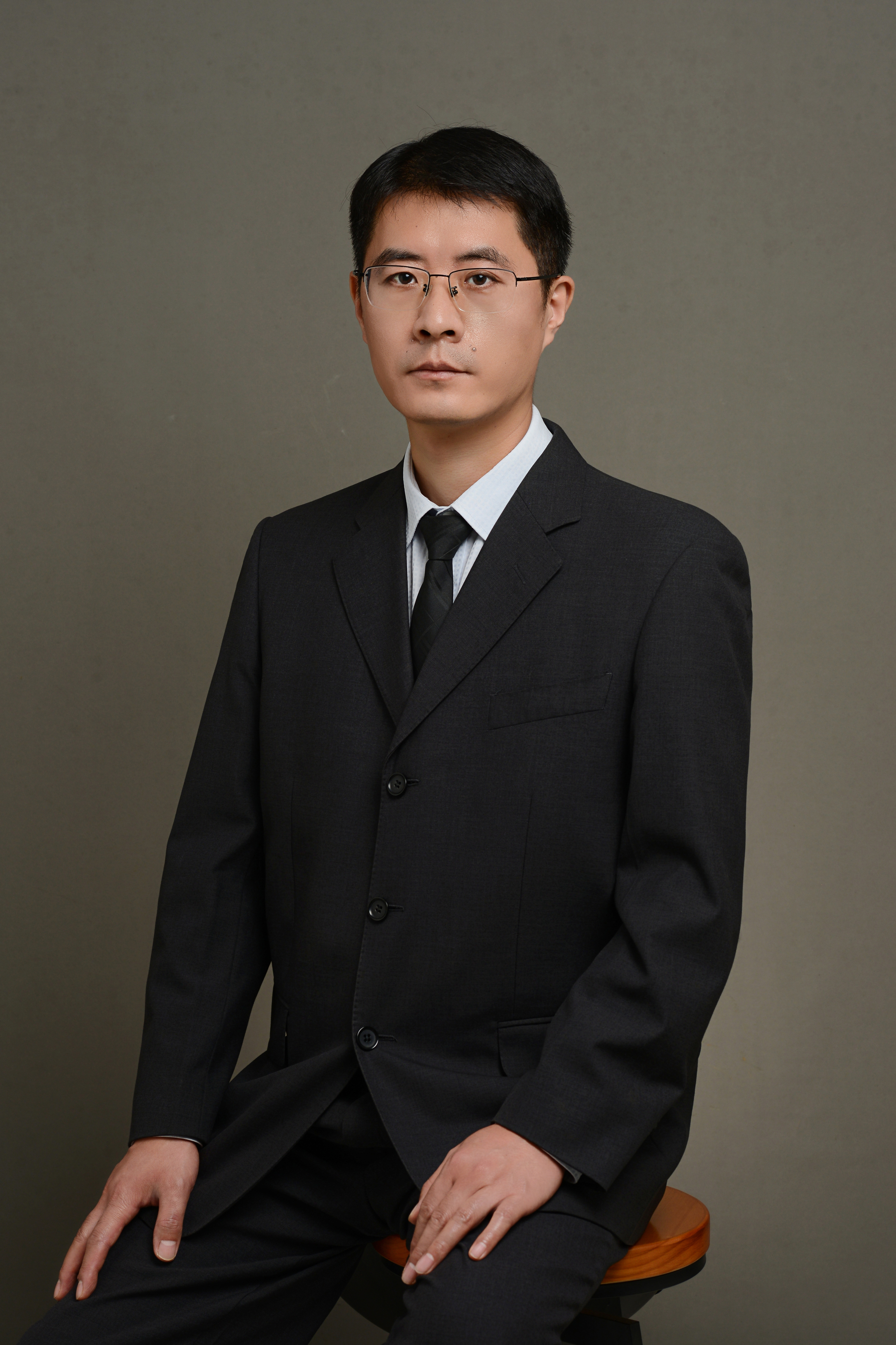 王飞 教授-西南大学物理科学与技术学院